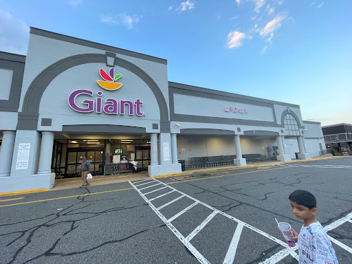 Supermarket «Giant», reviews and photos, 2901 S Glebe Rd, Arlington, VA 22206, USA
