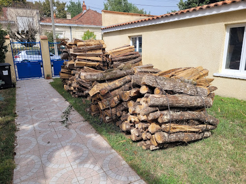 Magasin de bois de chauffage BARATEAU Bois de chauffage Exploitant Forestier Saint-Louis-de-Montferrand