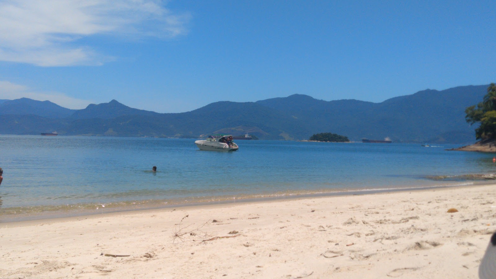 Foto de Praia do Araca com água cristalina superfície