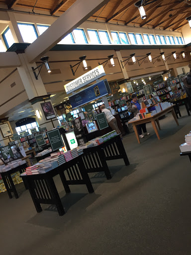 Book Store «Barnes & Noble», reviews and photos, 235 Daniel Webster Hwy, Nashua, NH 03060, USA