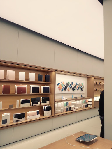 Apple Brea Mall image