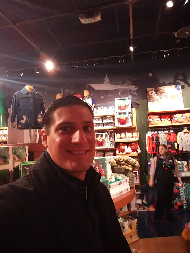 Toy Store «Disney Store», reviews and photos, 313 Smith Haven Mall, Lake Grove, NY 11755, USA