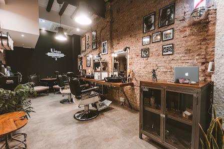 Urban Barber Shop C. Hileras, 5, Centro, 18001 Granada, España