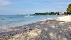 Fotografie cu Ou Chheuteal Beach cu drept și lung