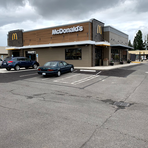 Shoe Store «Famous Footwear Outlet», reviews and photos, 1332 Lum Rd, Centralia, WA 98531, USA