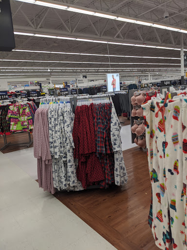 Department Store «Walmart Supercenter», reviews and photos, 1100 New Haven Rd, Naugatuck, CT 06770, USA