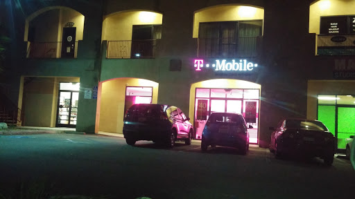 Cell Phone Store «T-Mobile», reviews and photos, 658 Bloomington Ave, Rialto, CA 92376, USA