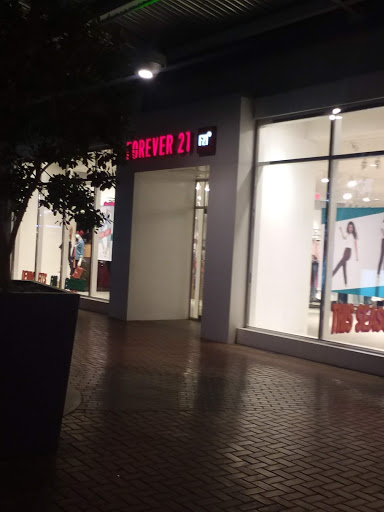 Shopping Mall «Tempe Marketplace», reviews and photos, 2000 E Rio Salado Pkwy, Tempe, AZ 85281, USA