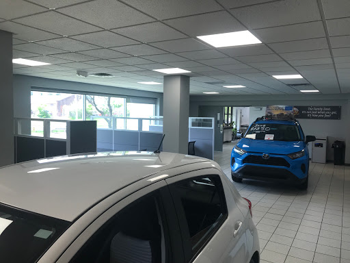Car Dealer «LaFontaine Toyota», reviews and photos, 2027 S Telegraph Rd, Dearborn, MI 48124, USA
