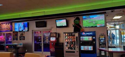 Bowling Alley «Bowlero Lanes Fun Center», reviews and photos, 4398 Monroe St, Toledo, OH 43613, USA