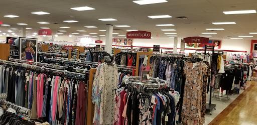 Department Store «T.J. Maxx & HomeGoods», reviews and photos, 111 Taunton St, Plainville, MA 02762, USA