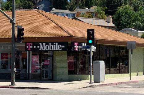 Cell Phone Store «T-Mobile», reviews and photos, 21844 Ventura Blvd, Woodland Hills, CA 91364, USA