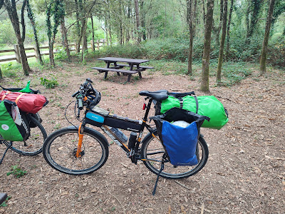Parking leśny à Les Bois d'Anjou