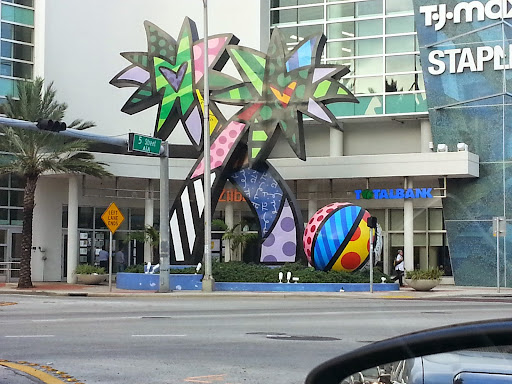 Shopping Mall «Fifth and Alton», reviews and photos, 1100 6th St, Miami Beach, FL 33139, USA