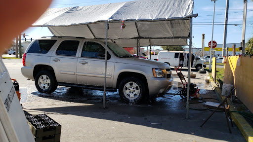 Titos Car Wash en Tampa