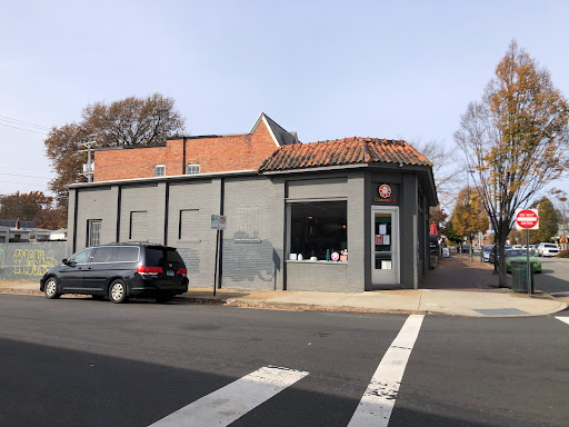 Custom T-shirt Store «CustomInk - Custom T-shirt Store - Richmond», reviews and photos, 3401 W Cary St, Richmond, VA 23221, USA