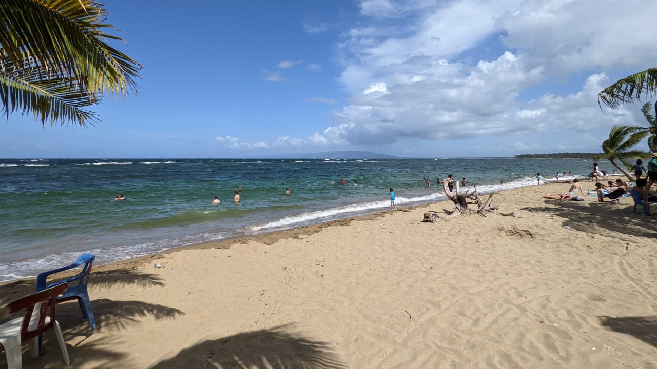 Fotografie cu Playa Poza de Bojolo cu plajă spațioasă