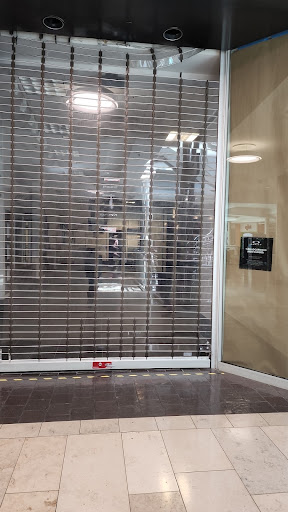 Sunglasses Store «Oakley Store», reviews and photos, 49 W Maryland St #179, Indianapolis, IN 46204, USA