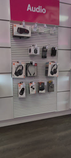 Cell Phone Store «T-Mobile», reviews and photos, 2431 US-1, North Brunswick Township, NJ 08902, USA