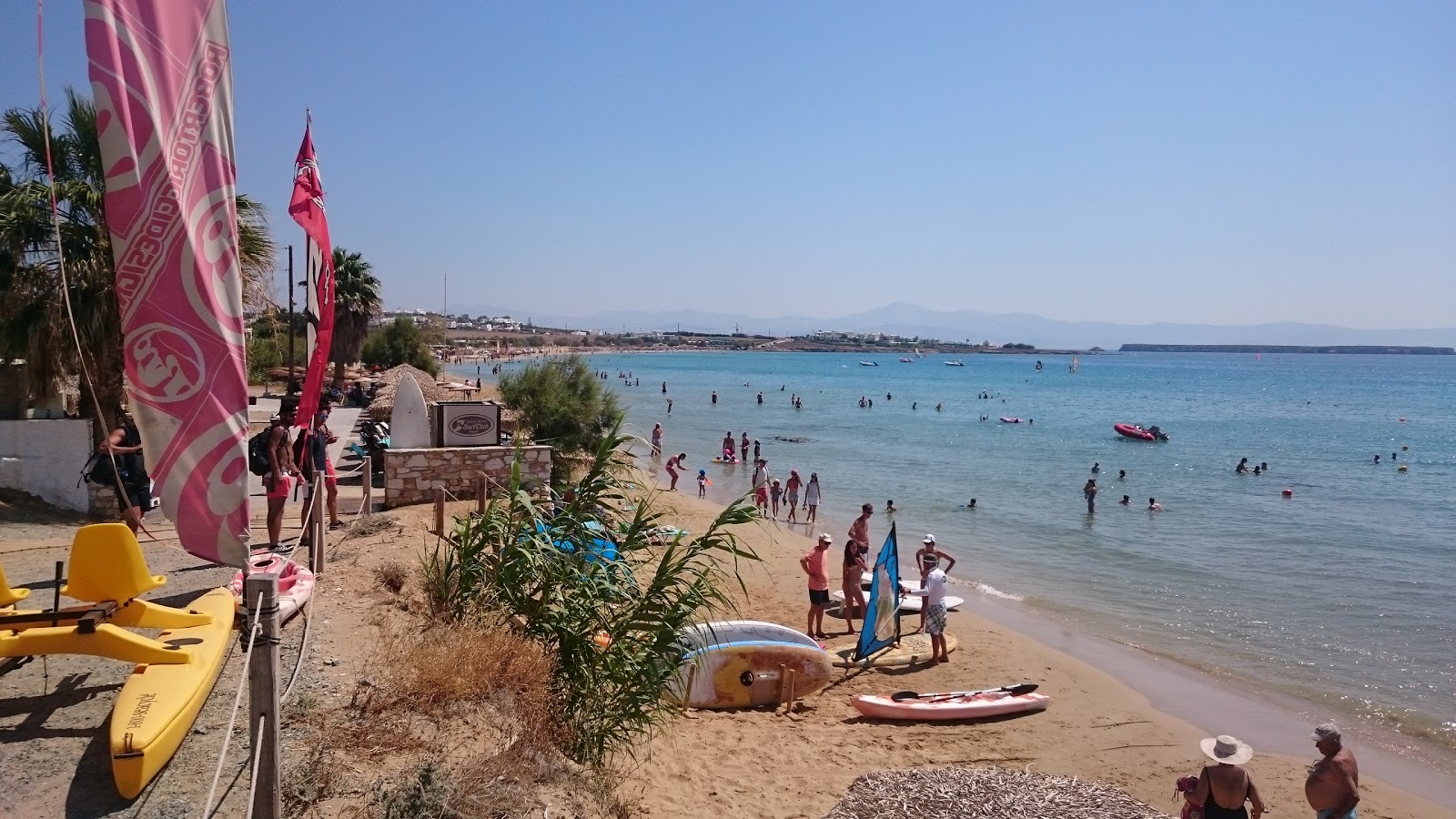 Foto de Praia de Chrisi Akti - lugar popular entre os apreciadores de relaxamento