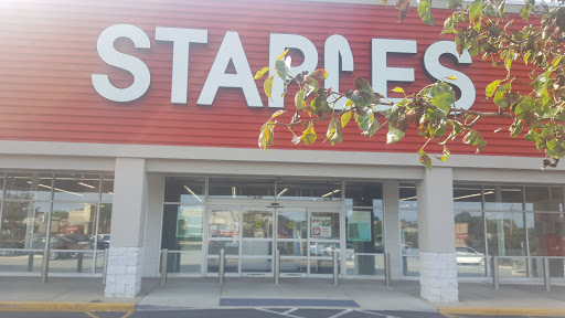 Staples, 1080 Old Country Rd, Westbury, NY 11590, USA, 