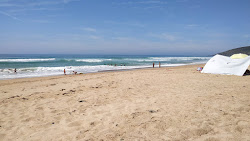 Photo de Plage District des Pieux avec rivage droit, long