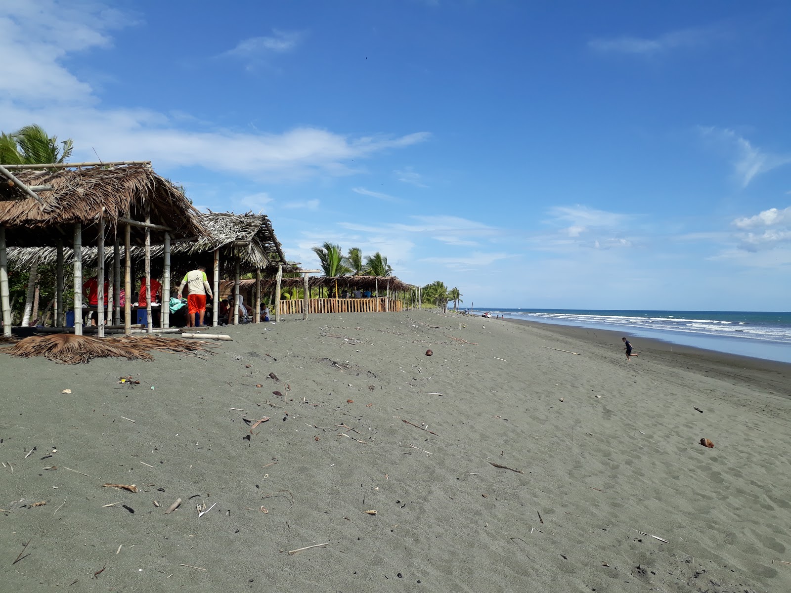 Foto de Playa De Los Olivos con agua turquesa superficie