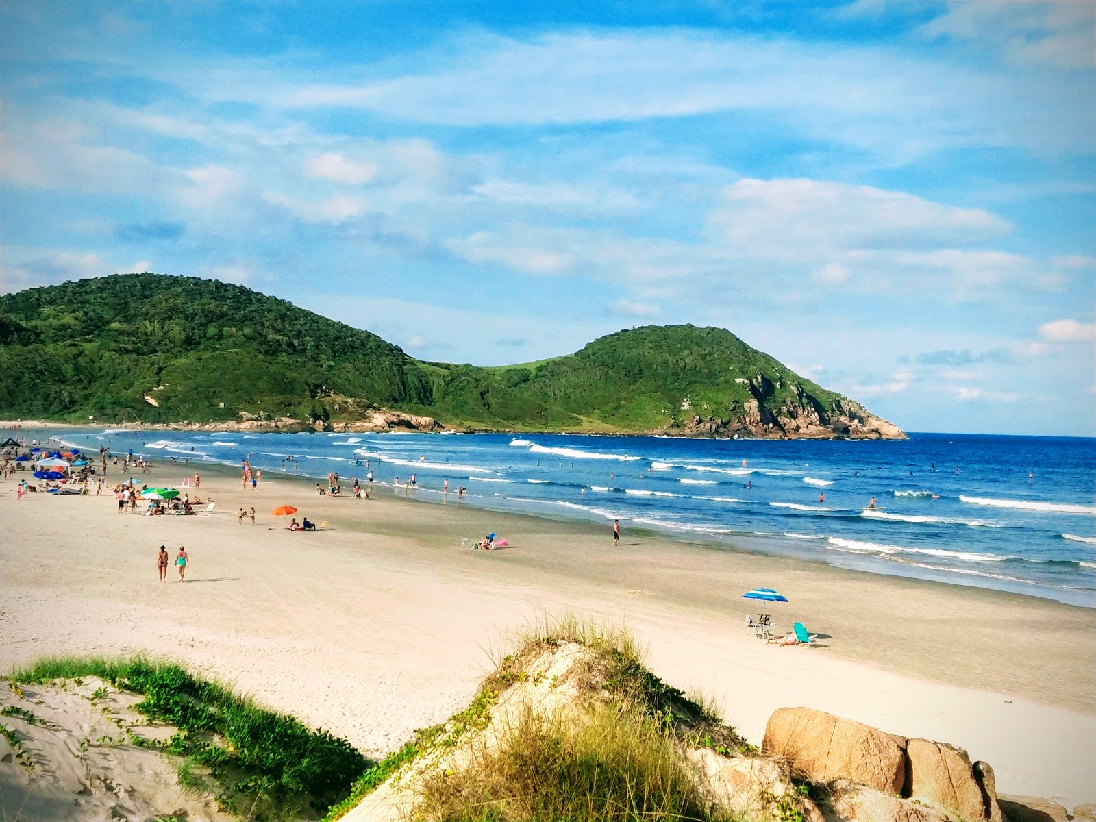 Foto de Praia do Luz com areia brilhante superfície