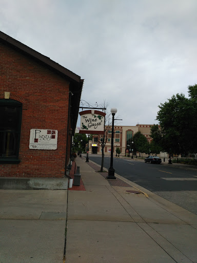Wine Bar «Wine Guyz», reviews and photos, 122 King St, La Crosse, WI 54601, USA