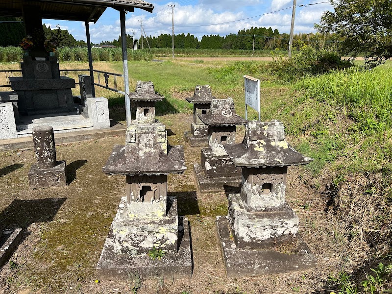 野首の墓石群