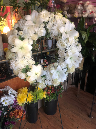 Florist «City Enchanted Gardens Florist», reviews and photos, 2246 W Taylor St, Chicago, IL 60612, USA