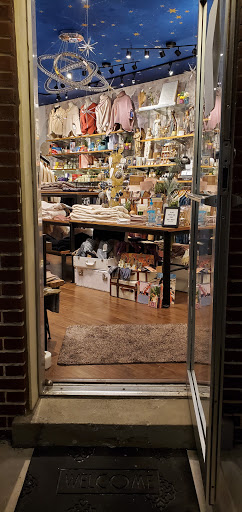 Jewelry Store «Knock Knock Boutique», reviews and photos, 110 W Chocolate Ave, Hershey, PA 17033, USA