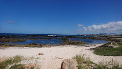 Fotografie cu Sandbaai beach cu o linie de coastă spațioasă