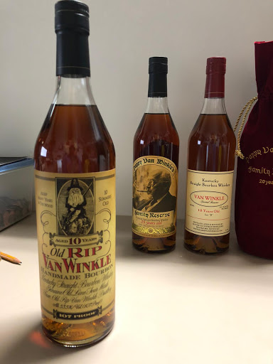 Liquor Store «Five Corners Wine & Spirits», reviews and photos, 192 Windsorville Rd, Ellington, CT 06029, USA