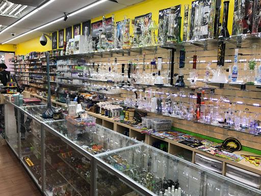 Tobacco Shop «Vape & Smoke Shop - Biscayne», reviews and photos, 2895 Biscayne Blvd, Miami, FL 33137, USA