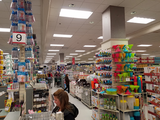 Home Goods Store «Christmas Tree Shops», reviews and photos, 15 Backus Ave Suite 42, Danbury, CT 06810, USA