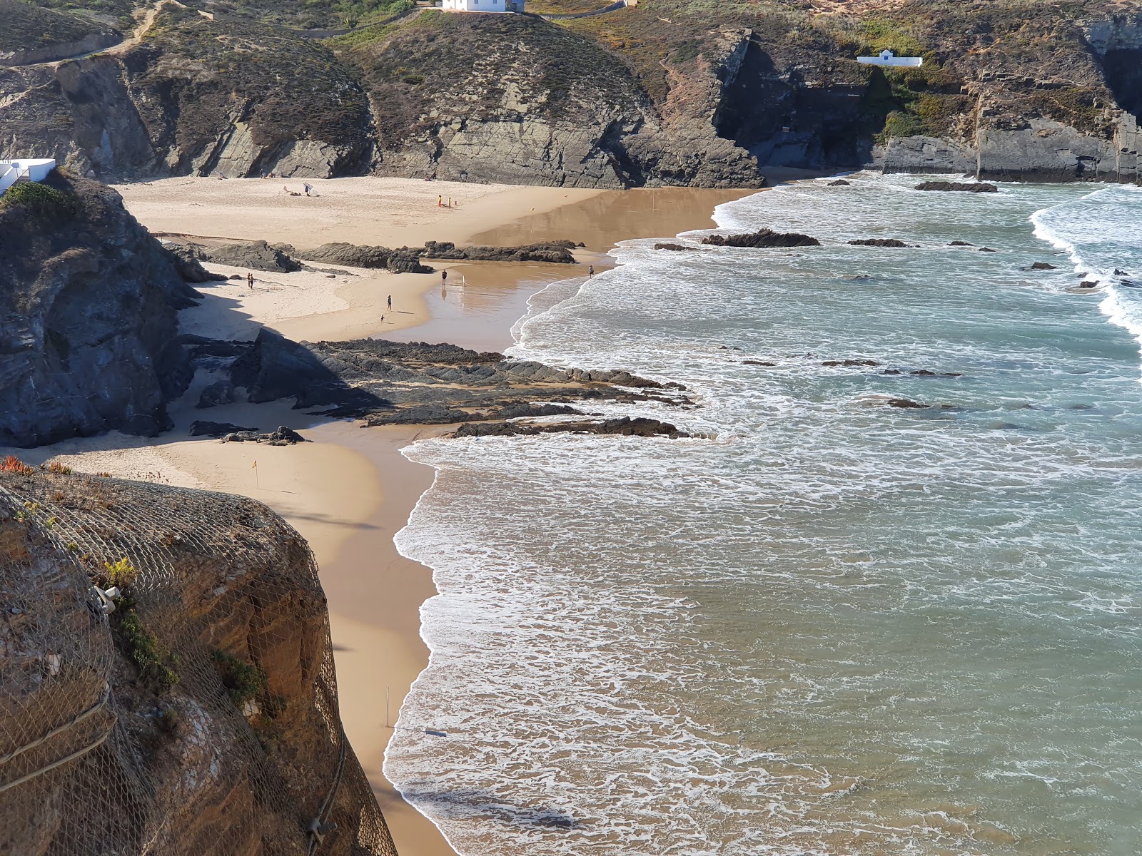 Foto van Beach Alteirinhos en zijn prachtige landschap