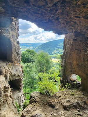 La Roche percée à Laveissière