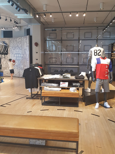 Clothing Store «Nike The Grove», reviews and photos, 189 The Grove Dr, Los Angeles, CA 90036, USA