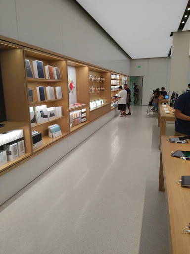 Computer Store «Apple Stoneridge Mall», reviews and photos, 1 Stoneridge Mall Rd, Pleasanton, CA 94588, USA
