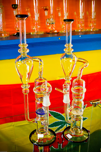 Tobacco Shop «The Bong Smoke Shop», reviews and photos, 225 Lancaster Dr SE, Salem, OR 97317, USA