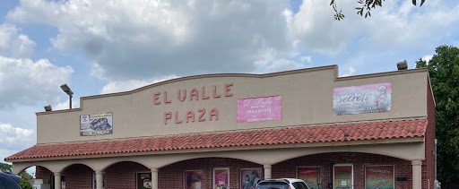 El Valle Plaza