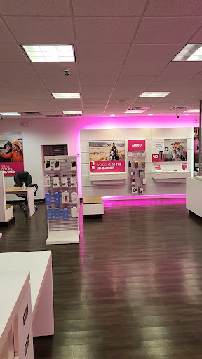 Cell Phone Store «T-Mobile», reviews and photos, 5627 S Broadway Ave, Tyler, TX 75703, USA