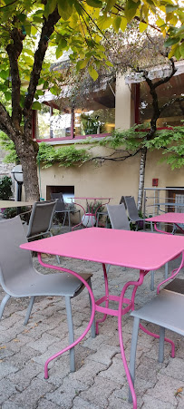 Atmosphère du Restaurant La Terrasse Fleurie à Divonne-les-Bains - n°2