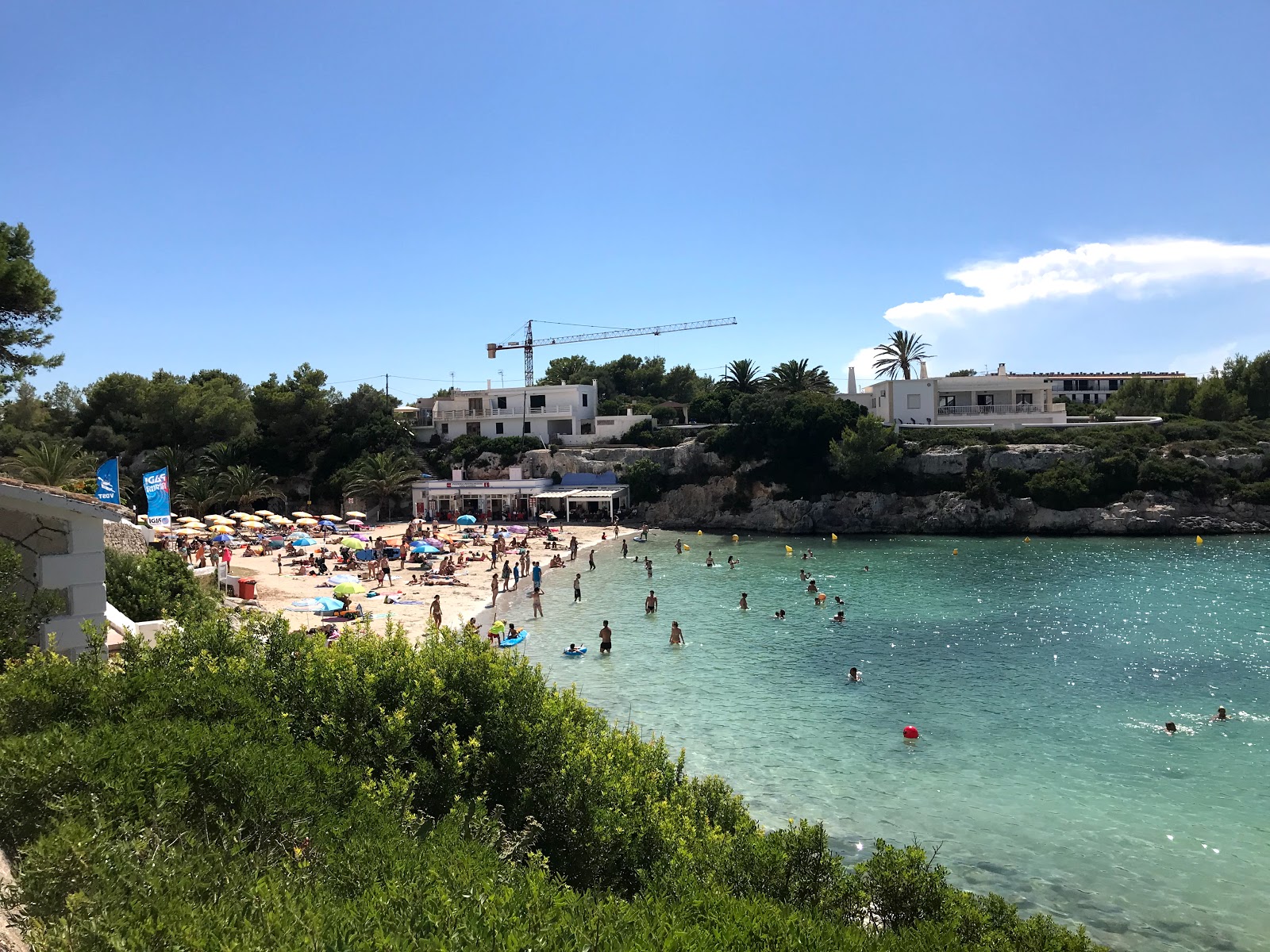 Foto von Cala Santandria mit feiner beiger sand Oberfläche