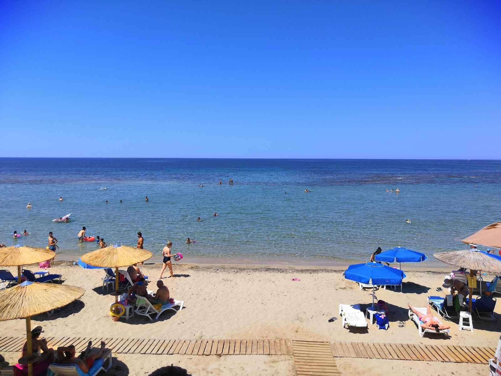 Foto von Alonaki beach mit sehr sauber Sauberkeitsgrad