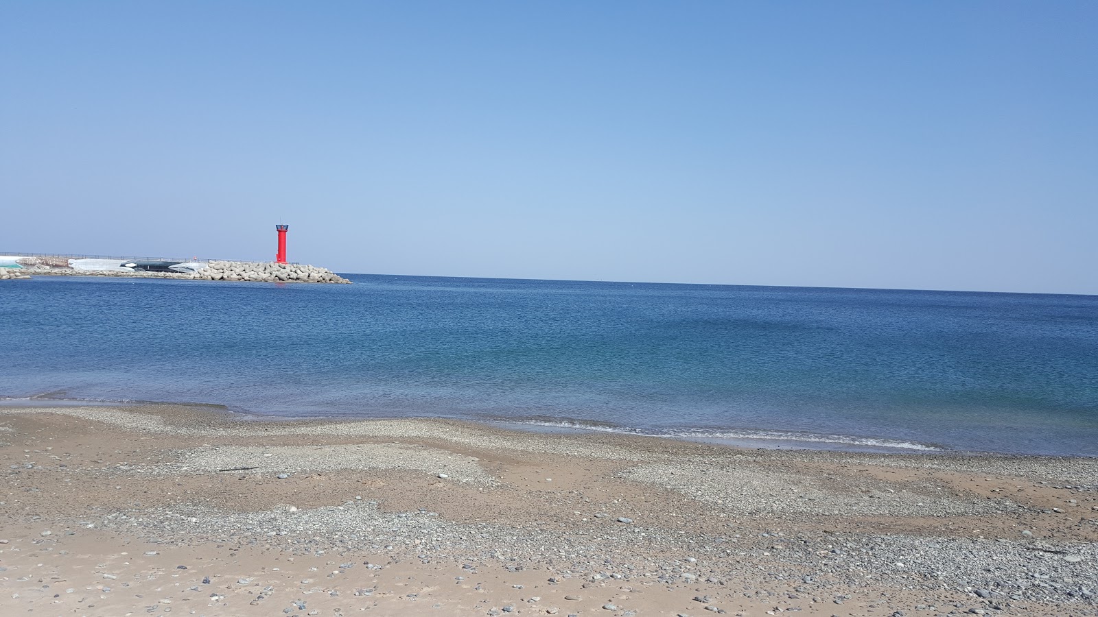 Jojorigan Beach的照片 带有蓝色纯水表面