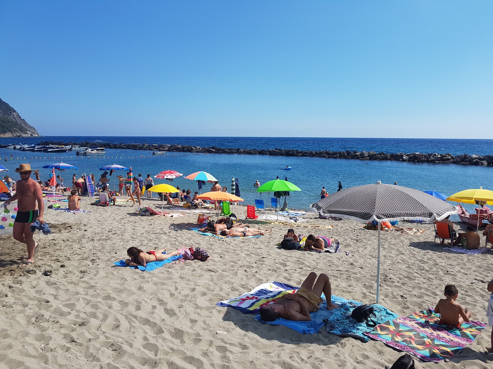 Foto von Spiaggia Moneglia und die siedlung