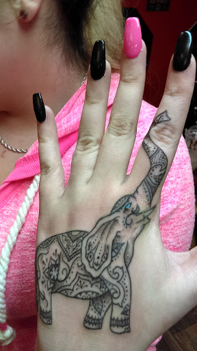 Tattoo Shop «Fat Cats Tattoos», reviews and photos, 111 State Rd NW, Warren, OH 44483, USA