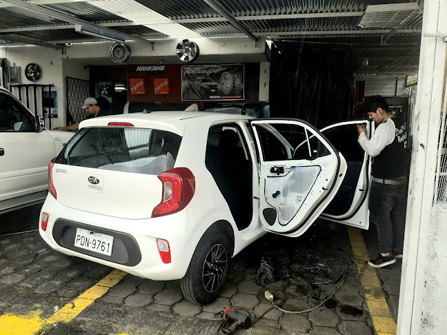 Opiniones de Tonka Auto Shop, Aros y Llantas, Laminas de Seguridad, Accesorios 4X4, Tapas Rígidas, Lujos y Accesorios para Autos en Quito - Tienda de neumáticos